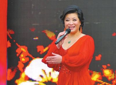 歌唱家刘秉义演唱《我为祖国献石油》.